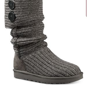Cable gray Uggs in size 9.